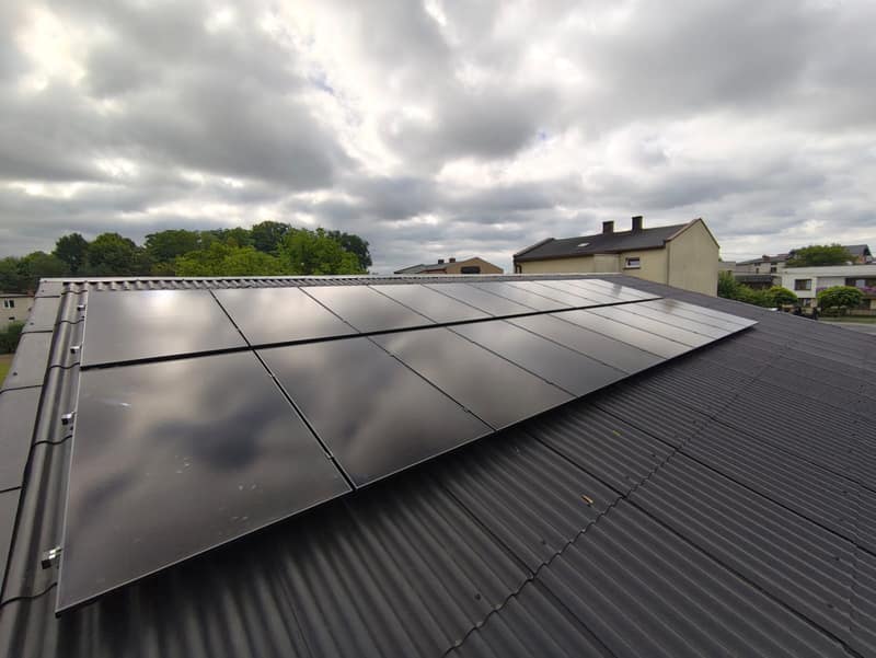 Kompletny system Sigenergy: falownik hybrydowy, rozdzielnica i magazyn energii 27 kWh
