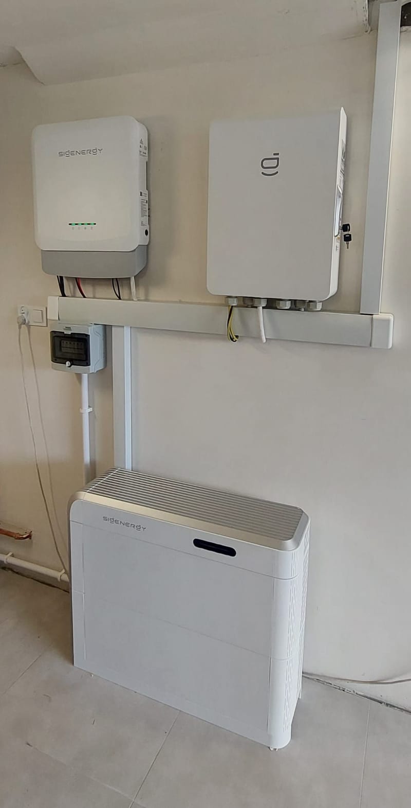 Falownik hybrydowy Sigenergy, rozdzielnica i magazyn energii SigenStor 18 kWh